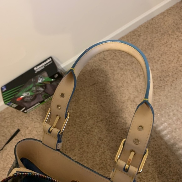 Dooney&Bourke - Picture 4 of 4